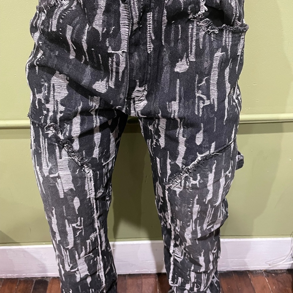 Bleecker&Mercer premium jeans straight fit Men's Black and Gray Patterned Pants - Picture 2 of 4